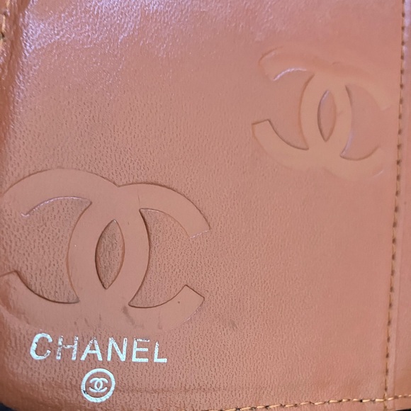 Chanel quilted Zippy wallet - Picture 11 of 16